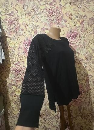 Черная кофтина с прозрачными рукавами и плечами