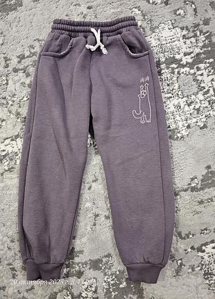 Теплые трикотажные брюки на девочку 5-6 лет.