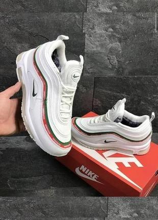 Зимние женские кроссовки