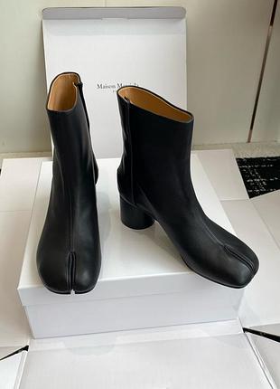 Женские черные кожаные ботильоны табы таби maison margiela ботинки из кожи tabi мейсон марджела