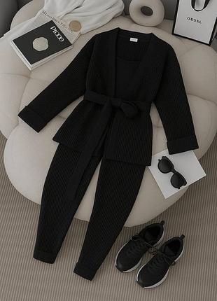 Стильный теплый костюм