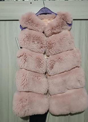 Жилетка в красивом состоянии, почти не одевали