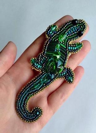 Брошка из бисера ящерица