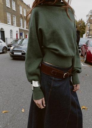 Трикотажний светр з асиметричними манжетами