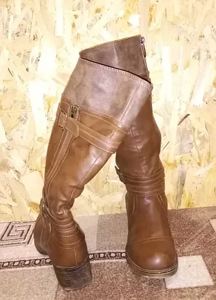 Сапожки женские зимние. в хорошем состоянии. верх - эко-кожа, подкладка - мех под цигейку. размер 36, длина стельки 23 см., полнота средняя (нормальна