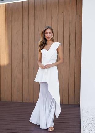 Сукня в чорному та білому кольорі