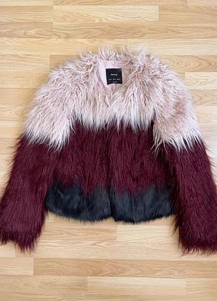 Трьохколірна шуба bershka триколірна шуба коротка шуба штучна шуба рожева еко шуба бордова шуба різнокольорова шуба без коміру