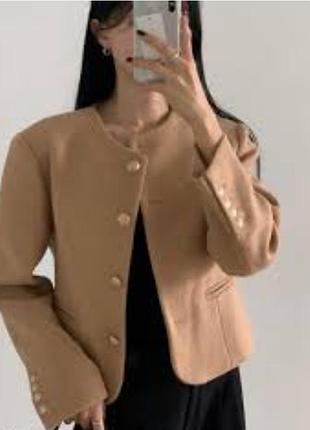 Крутий вантажний жакет золоті гудзики