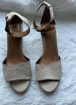Босоніжки h&m 37р.) уст.23.5 см,платформа 8 см
