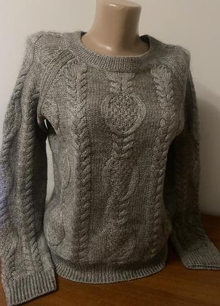 Светр жіночий в складі сохни