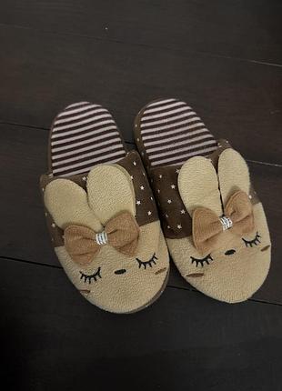 Дуже красиві тапочки для дівчинки 34-35розмір, фото стельки додаю