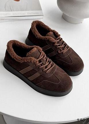 Шоколадные зимние замшевые кроссовки
