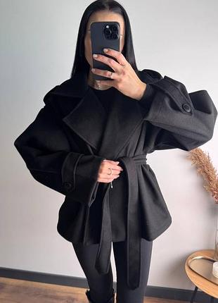 Пальто женское тренч оверсайз кашемировое укороченное двубортное с поясом повседневное чёрное