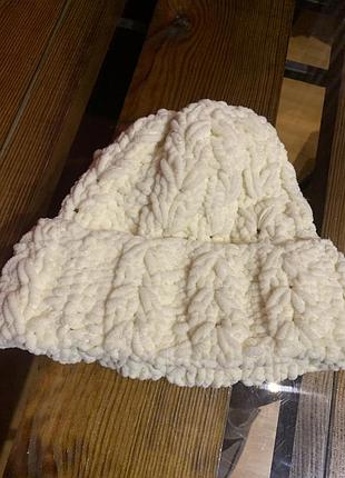 Тепла вʼязана шапка