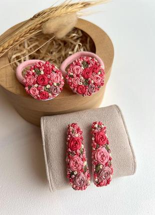 Вышитые аксессуары заколочки резиночки на подарок