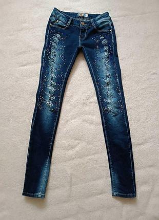 Стильные джинсы женские, бедровки