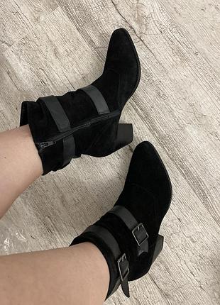 Чёрные замшевые осенне- весенние ботинки 41 р