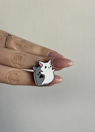 Пін значок металевий брошка кіт “привид котика: ніжна потойбічна обіймашка”  halloween хелоуін хелловін геловін