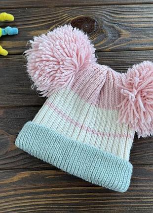 Шапка з помпонами для дівчинки