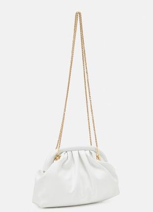 Сумка-клатч з ланцюжком.