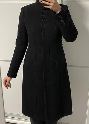 Жіноче пальто чорного кольору