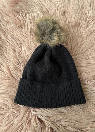 Тепла шапка з помпоном