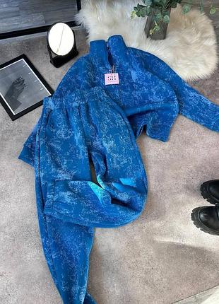 Теплий принтований костюм