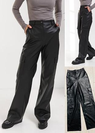 Жіночі широкі штани-карго з екошкіри з накладними кишенями на високій посадці розмір xs-s