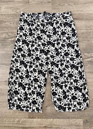 Вкорочені штани кюлоти з квітковим принтом new look