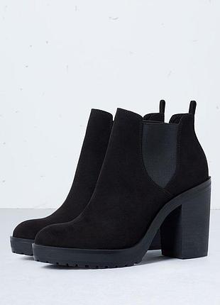 Женские замшевые ботинки bershka 38р. стелька 24см. без повреждений