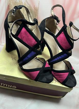 Жіночі босоніжки