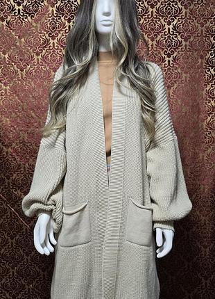 Бежевый вязаный кардиган оверсайз