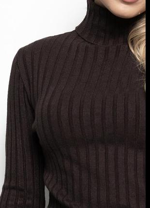 Базовий мʼякий шоколадний светр гольф в рубчик f&f