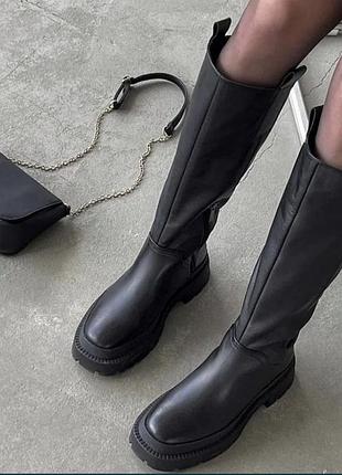 Отличная натуральная кожа. трендовые сапоги трубы