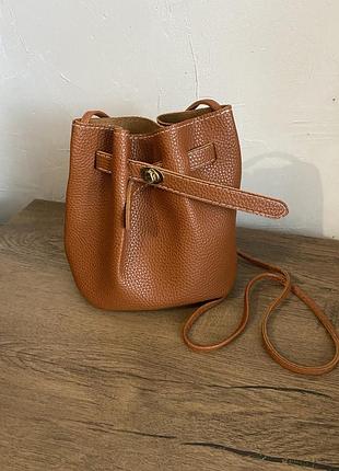 Коричнева маленька сумочка