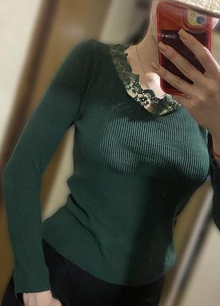 Теплая водолазка с вырезом