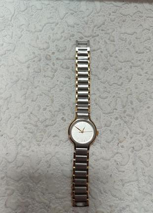 Женские часы в классическом стиле, стальной браслет.