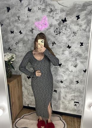 Сексуальна довга сукня в рубчик з розрізом