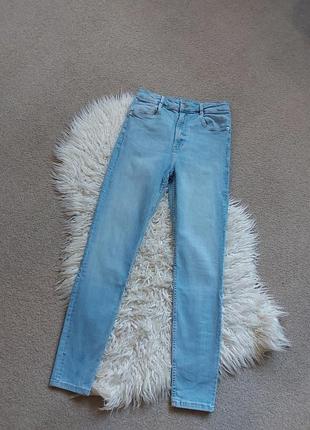 Женские джинсы