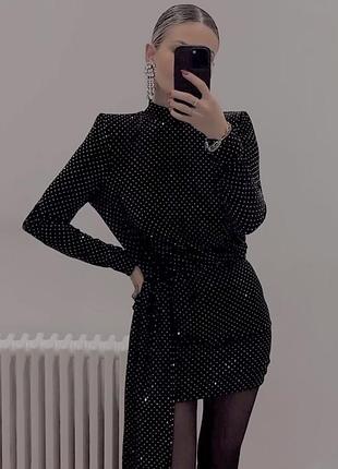 Оксамитова чорна сукня в камінцях з відкритою спинкою, вечірня сукня