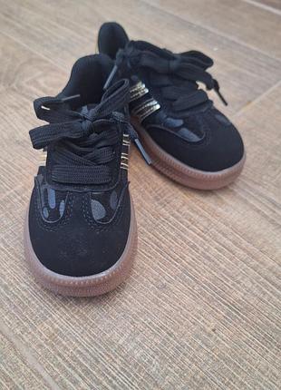 Новые кроссовки на девочку