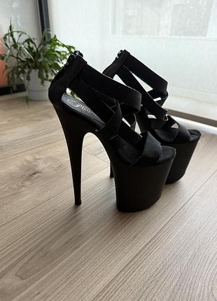 Стріпи pleaser