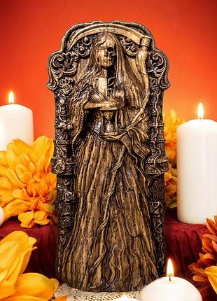 Статуя богини смерти обладательницы темноты и перерождение деревянная фигурка из дуба (23*10*4 см)