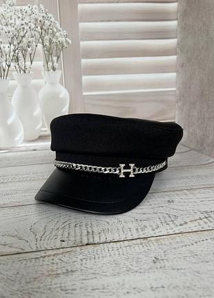 Кепі чорне з ланцюжком та дашком з екошкіри