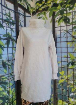 Платье с воротником-стойкой. плюш