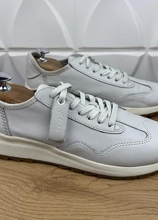 Жіночі шкіряні кросівки clarks