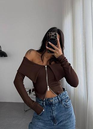 Жіноча базова шоколадна кофтинка в рубчик на молнії