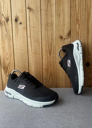 Спортивні класичні кросівки кеди взуття чорні skechers