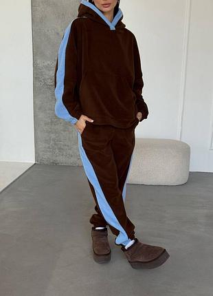 Женский брючный прогулочный костюм