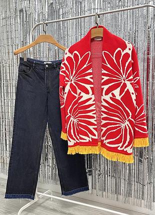 Італійський кардиган vicolo червоного кольору з білим квітковим візерунком та жовтою бахромою